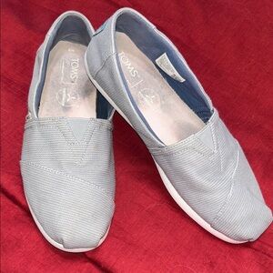 Toms Men’s Canvas Shoes.   Size 8